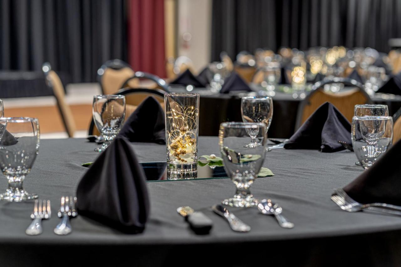 Grand Williston Hotel And Conference Center Zewnętrze zdjęcie