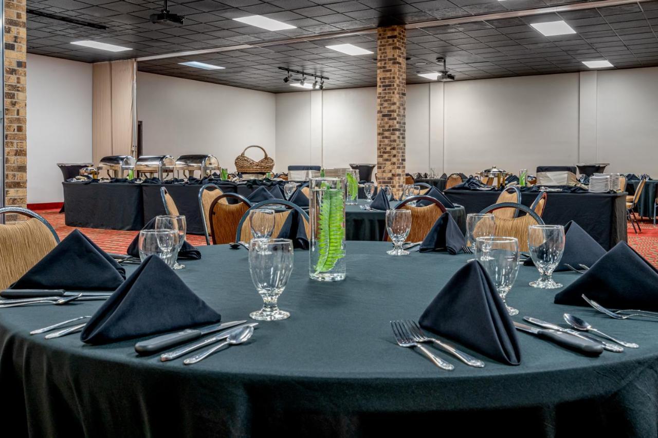 Grand Williston Hotel And Conference Center Zewnętrze zdjęcie